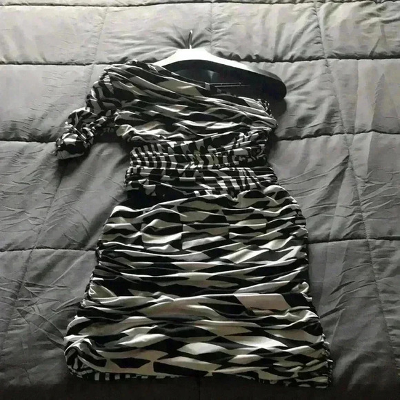 BeBe Dress - Picture 3 of 8